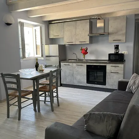 Casa Castellana 1 E Casa Castellana 2 Sala Comacina